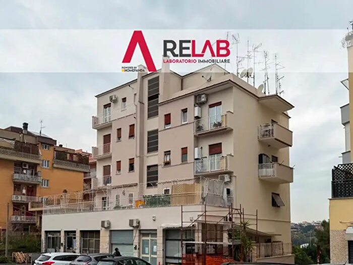 Appartamento trilocale in vendita in Via Prospero Santacroce, Roma