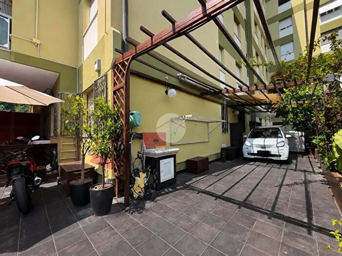 Appartamento quadrilocale in vendita in Piazzale Giardino Fiorito, Genova