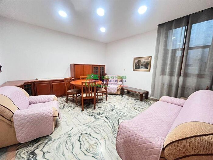 Appartamento quadrilocale in affitto in Via Spallanzani, Centro, Comiso