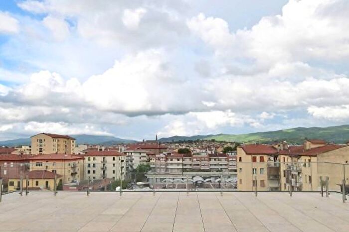 Appartamento con 5 locali in vendita in Via Sebastiano Fabroni, Arezzo