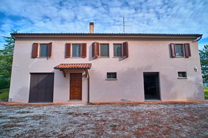 Casa con 6 locali in vendita in Belvedere Ostrense