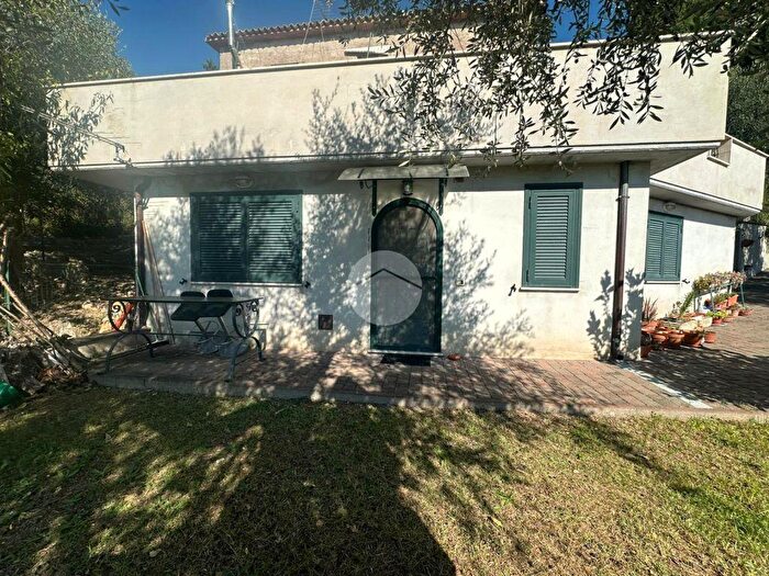 Appartamento bilocale in vendita in Via delle Cese, Fara In Sabina