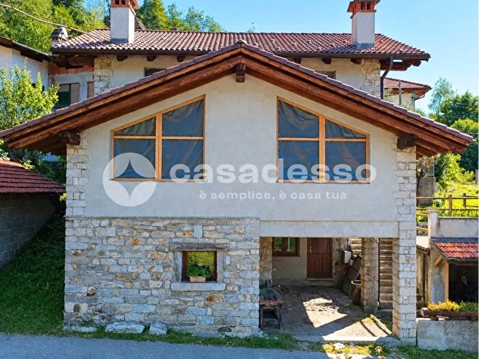 Casa trilocale in vendita in Strada per Varallo di Parone, Varallo