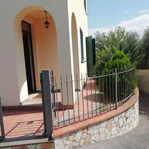 Appartamento trilocale in vendita in Lucignano