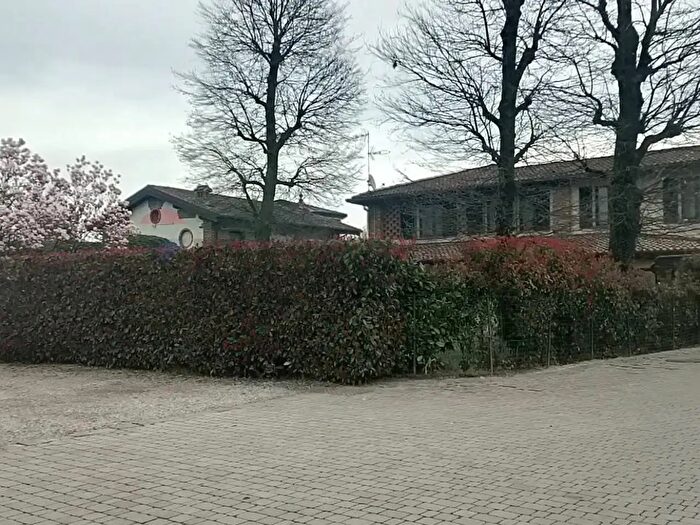 Casa trilocale in vendita in Via Carlo Emilio Aschieri, Pavia