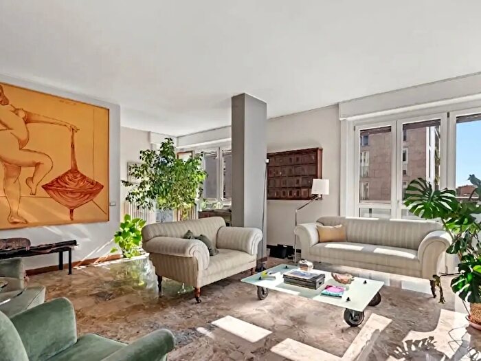 Appartamento con 7 locali in vendita in Via col Moschin, Milano