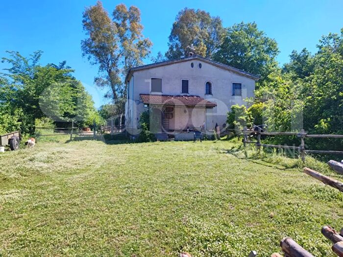 Casa con 8 locali in vendita in Via Cupa Sessa Snc, Sessa Aurunca