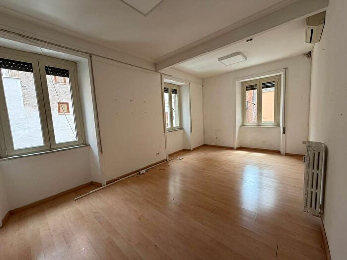 Appartamento con 6 locali in affitto in Largo dei Fiorentini, Via Giulia, Roma