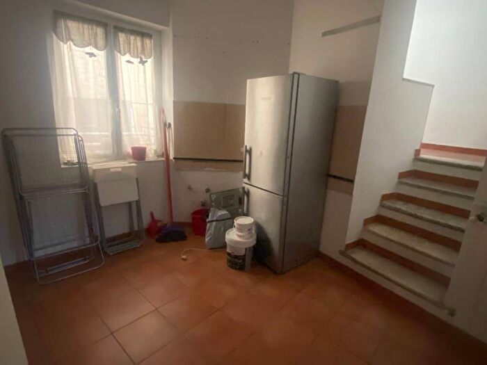 Appartamento trilocale in affitto in Via Ponterotto, Marassi, Genova