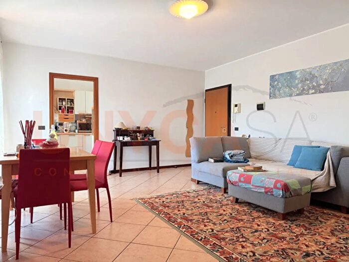 Appartamento trilocale in vendita in Via Europa, Rubano