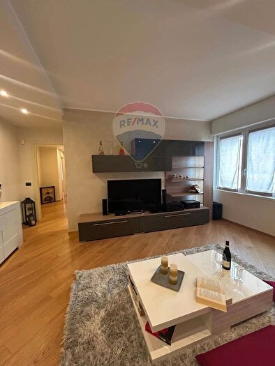 Appartamento trilocale in vendita in Via Stoppani, Garlate