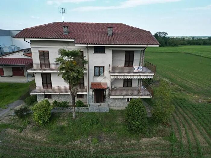 Casa con 14 locali in vendita in Via Provinciale Saluzzo, Barge