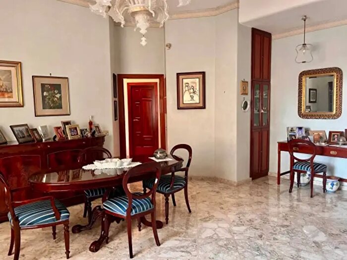 Appartamento con 5 locali in vendita in Salerno