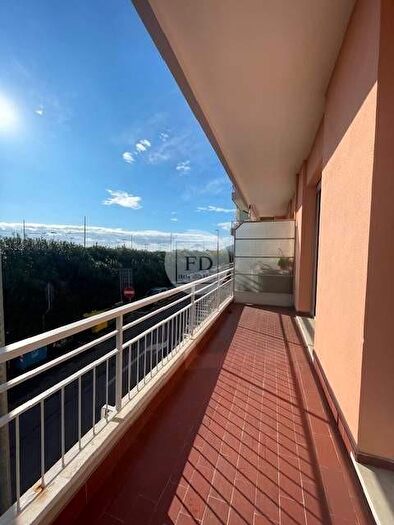 Appartamento trilocale in affitto in Loano