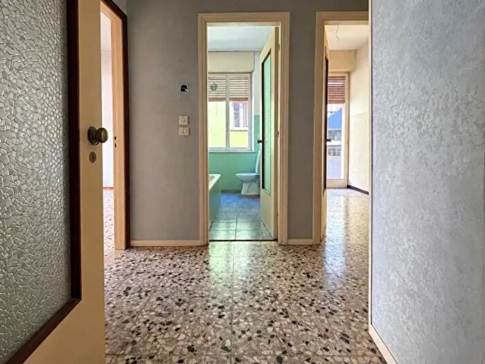 Appartamento trilocale in vendita in Strada Langhirano, Parma