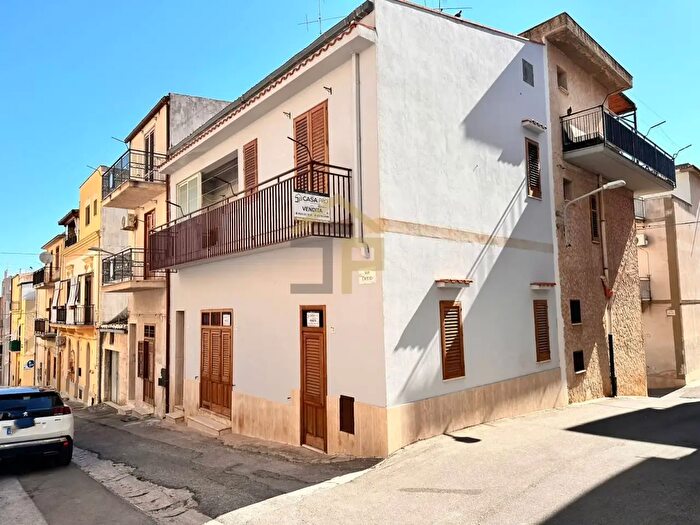Casa con 7 locali in vendita in Via Cascio, Castellammare Del Golfo