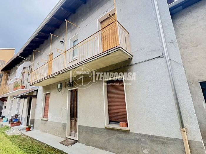 Appartamento trilocale in vendita in Via Giuseppe Mazzini, Valdilana