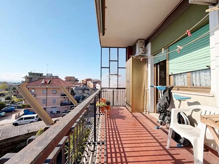 Appartamento trilocale in vendita in Via di Orti Poli, Roma