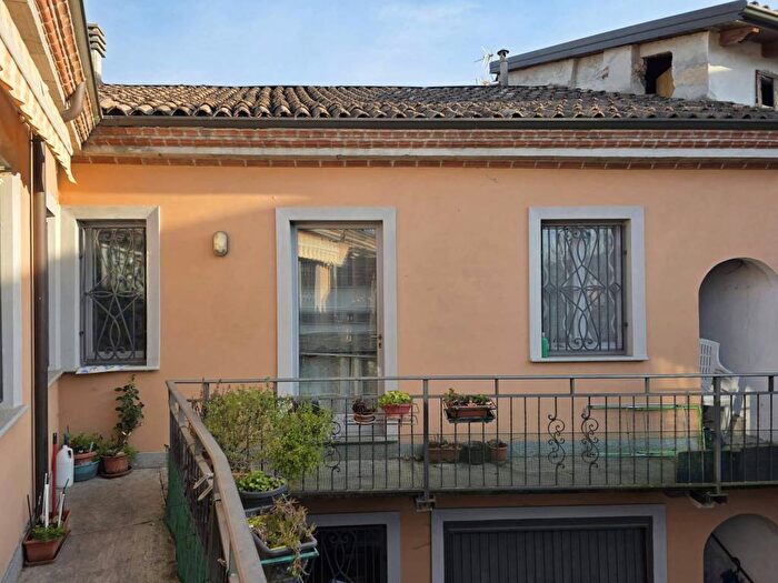 Appartamento trilocale in affitto in Viale Padova, Centro, Valenza