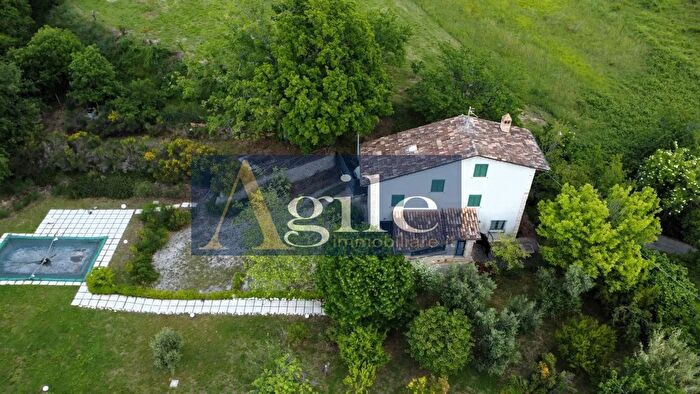 Casa con 8 locali in vendita in Contrada Capitiana, Ascoli Piceno