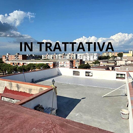 Appartamento trilocale in vendita in Via Angelo Camillo De Meis, Napoli