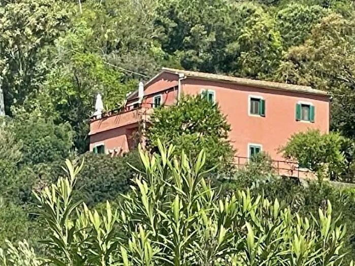 Casa con 8 locali in vendita in Capoliveri