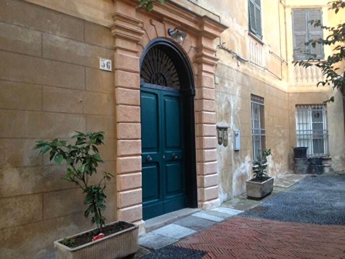 Appartamento quadrilocale in affitto in Salita San Nicolò, Castelletto, Genova