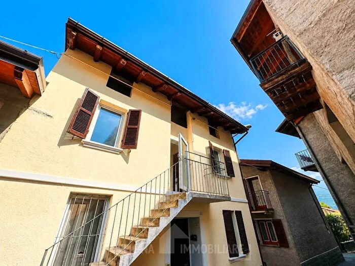 Appartamento quadrilocale in vendita in Via Coseggio di Mezzo, Talamona