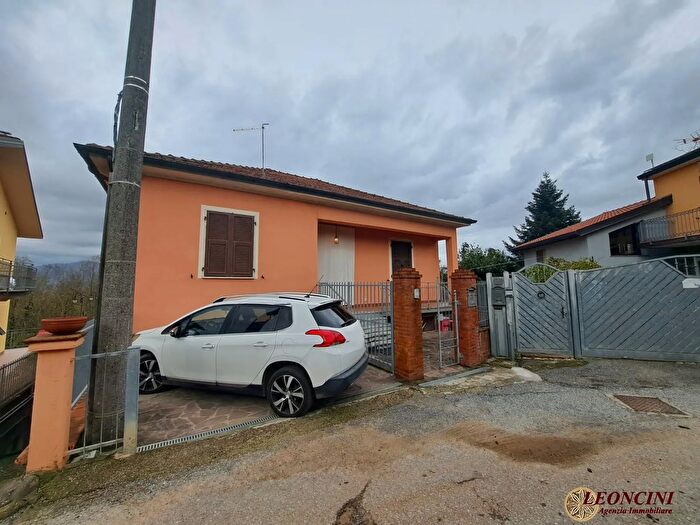 Casa con 9 locali in vendita in Via Malacosta, Aulla