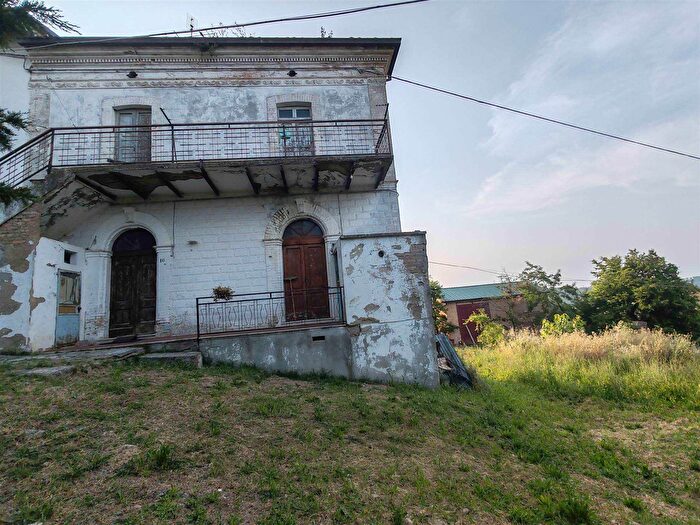 Casa con 10 locali in vendita in Guardiagrele