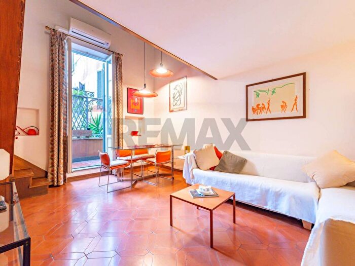 Appartamento trilocale in affitto in Vicolo Della Torretta, Montecitorio, Roma