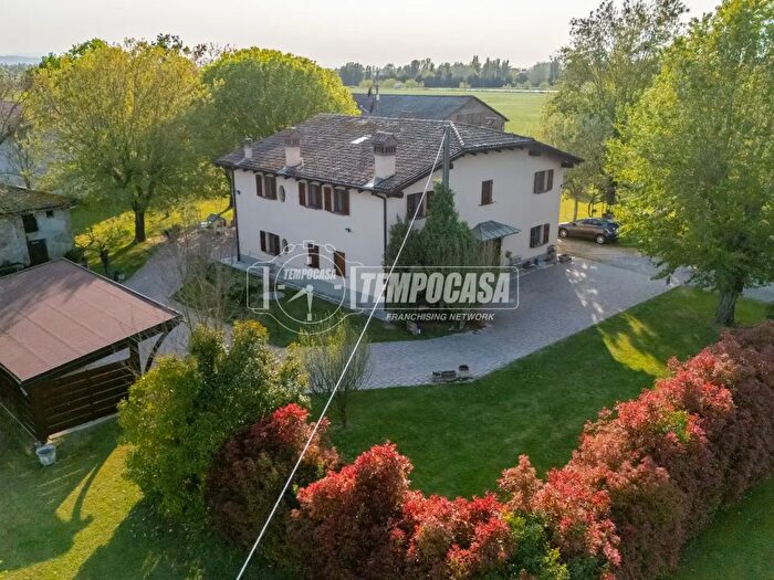 Appartamento con 5 locali in vendita in Via Foggianova, Castenaso