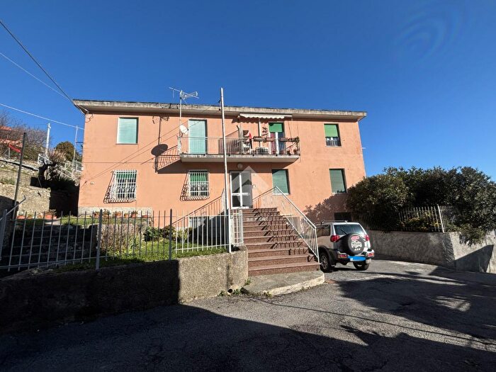 Appartamento quadrilocale in vendita in Via di Pino, Genova