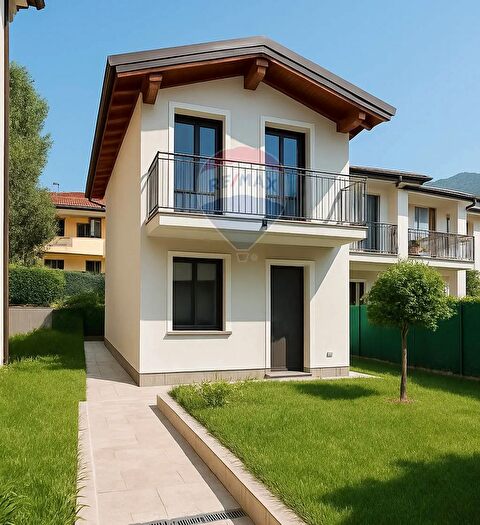 Casa trilocale in vendita in Via Roma, Ranica