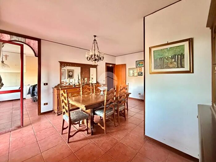 Appartamento con 6 locali in vendita in Zona Santa Barbara, Viterbo
