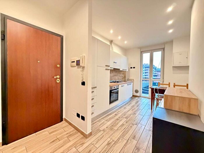 Appartamento trilocale in affitto in Via Angelo Inganni, Inganni, Milano