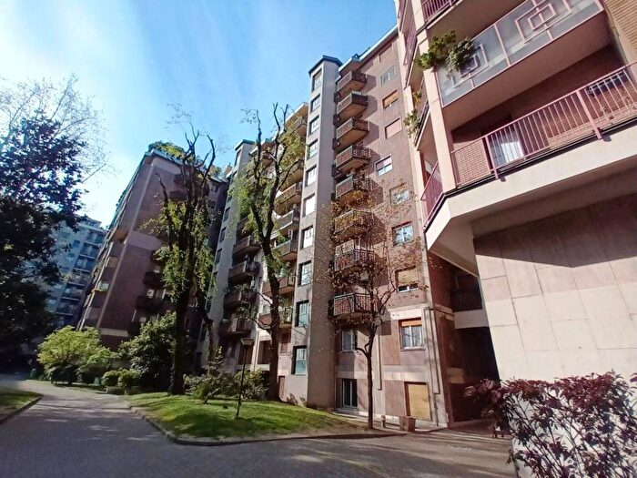 Appartamento trilocale in affitto in Solari, Milano