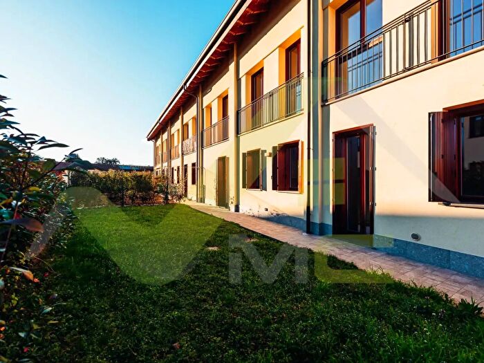 Appartamento trilocale in vendita in Via Giuseppe Garibaldi, Rodano