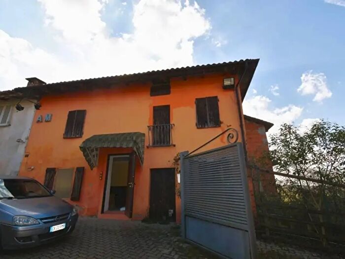 Casa con 5 locali in vendita in Via Bertola, Belveglio