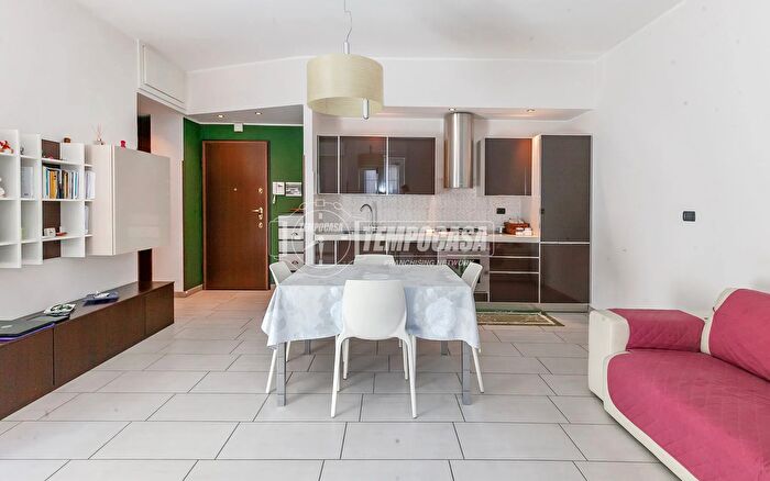 Appartamento bilocale in vendita in Via Acerenza, Milano