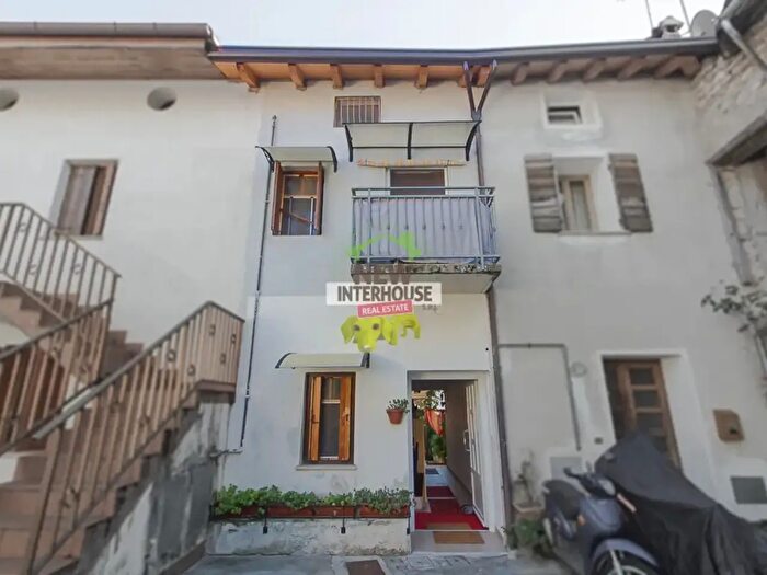 Appartamento con 5 locali in vendita in Via Montello, Maniago