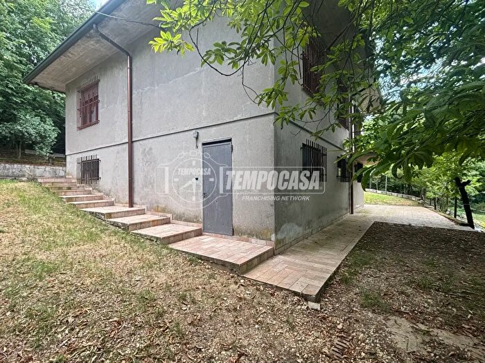 Casa quadrilocale in vendita in Via Righi, Arcugnano
