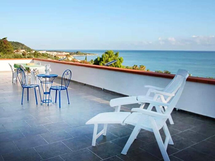 Appartamento trilocale in affitto in Caronia