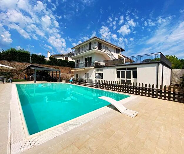 Casa con 8 locali in vendita in Via dei Latini, Fabrica Di Roma