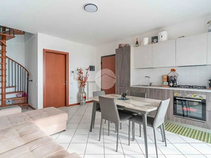 Appartamento quadrilocale in vendita in Via Salvini, Trezzano Sul Naviglio