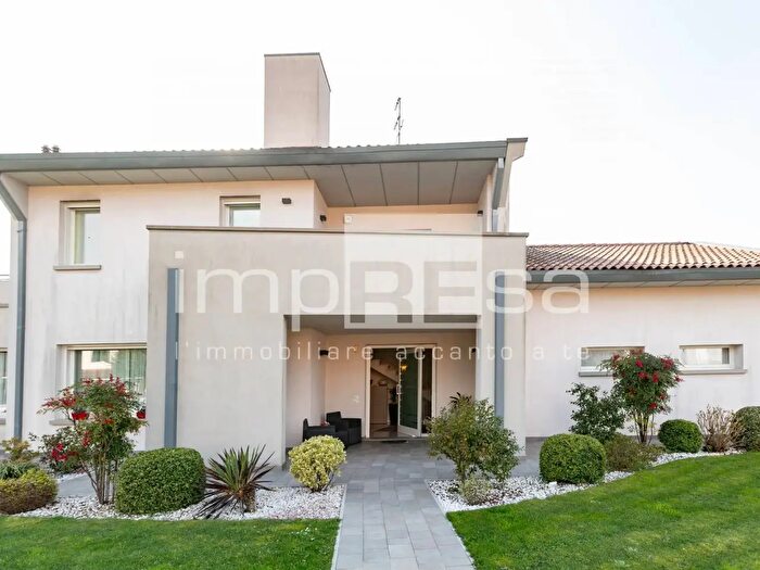 Casa quadrilocale in vendita in Monte Civetta d, San Dona Di Piave