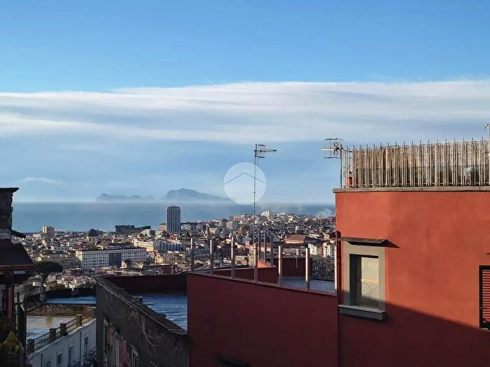 Appartamento trilocale in vendita in Salita Moiariello, Napoli