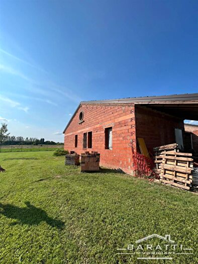Casa con 7 locali in vendita in Suzzara