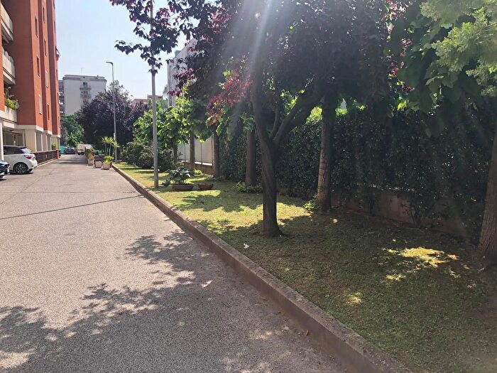 Appartamento quadrilocale in vendita in Via Luigi Tamburrano, Roma