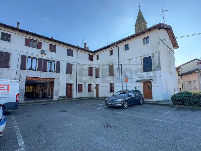 Casa con 8 locali in vendita in Piazza degli Eroi, Romans DIsonzo